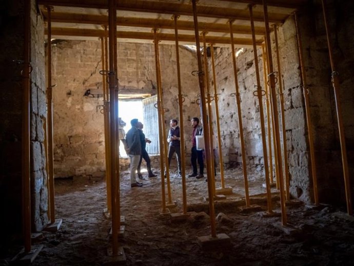 El presidente del Gobierno, Gonzalo Capellán, en la ermita de San Román de Ajuarte
