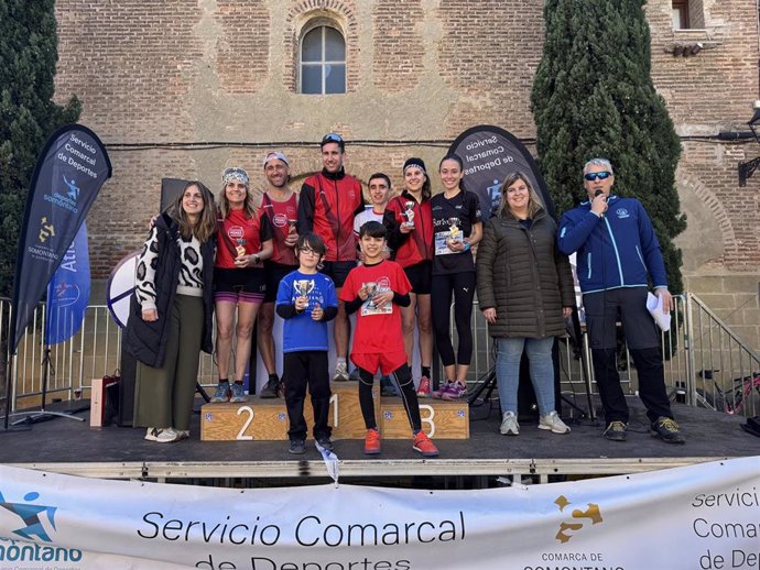 Reunión de los diferentes ganadores en la XX edición de La campo a través Castillazuelo - El Pueyo