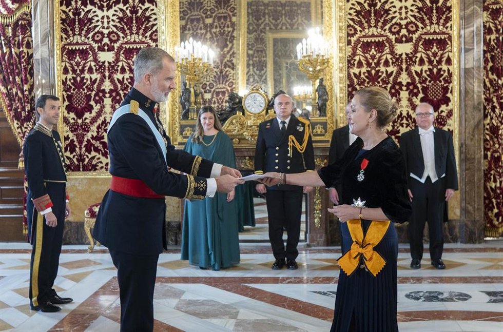 Archivo - El Rey recibe la carta credencial de la nueva embajadora de la República Helénica, Aglaia Balta, en el Palacio Real, a 8 de enero de 2025, en Madrid (España). 
