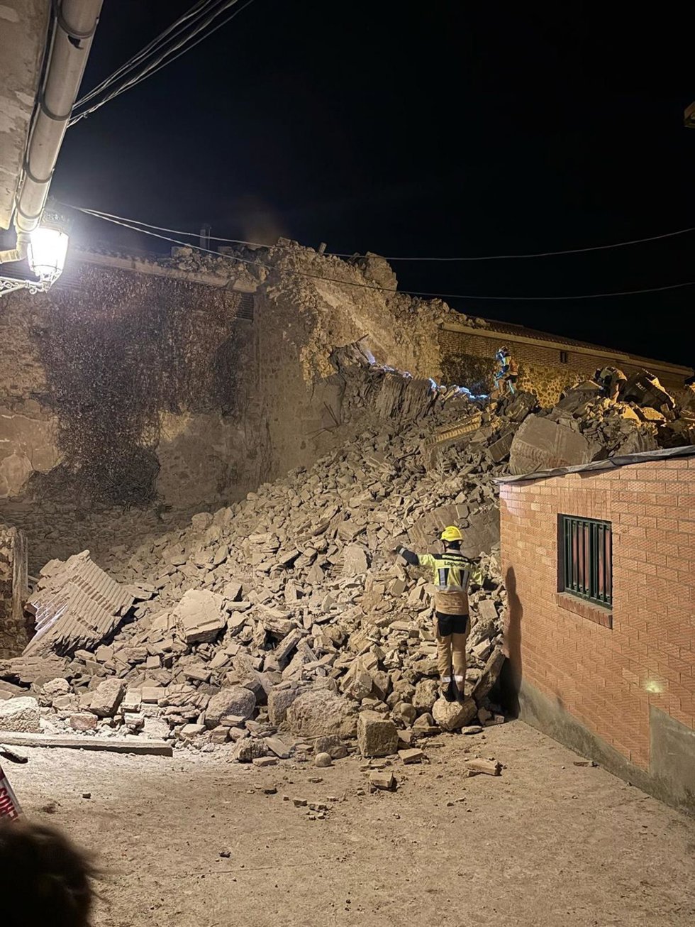 Torre de la iglesia de la Asunción que se derrumbó anoche en Viguera