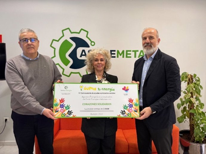 Archivo - Ángel García, director general de Aspremetal; Marga Mora, secretaria de CorazonEx Solidaria; Francisco Pantín, presidente de Aspremetal.