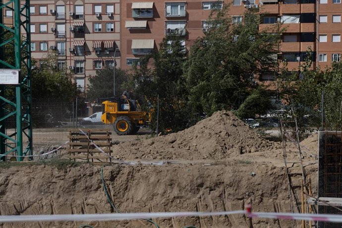 Archivo - Vista general de las obras de vivienda nueva 