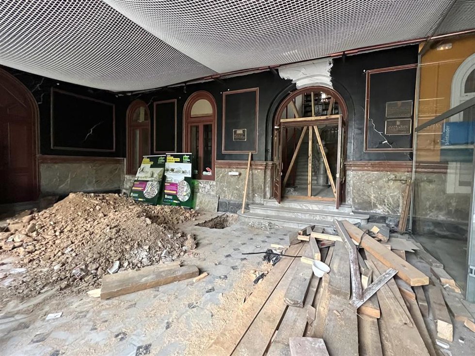 Archivo - Imagen de archivo de las obras de estabilización que se acometieron en el Palacio Municipal de Torrelavega