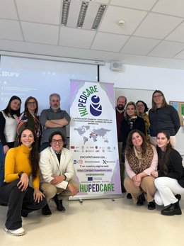 Investigadores de la Universidad de Oviedo Victoria Lopezosa; Sagrario Gómez; Pablo Pando; Miguel Muñiz; Sonsoles Hernández; María Alonso y Almudena Crespo. Debajo, Esther Ferreira; Henrique Ciabotti; Sara Solana y Miriam Hermida.