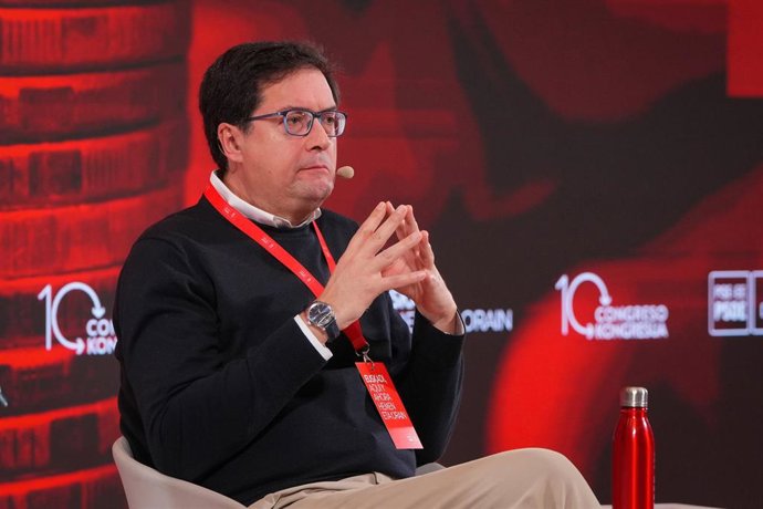 El ministro para la Transformación Digital y de la Función Pública, Óscar López, durante el 10º Congreso del PSE-EE, en el Palacio de Congresos y Auditorio Kursaal, a 15 de febrero de 2025, en San Sebastián, Guipúzcoa, País Vasco (España). Bajo el lema ‘E