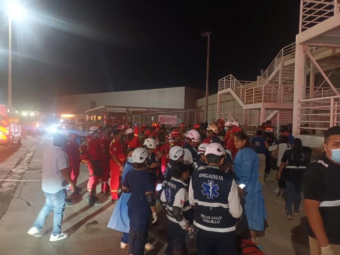Desmoronamento do shopping center Real Plaza no Peru