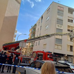 Policía Local y Bomberos actúan en un incendio en un edificio en Palma