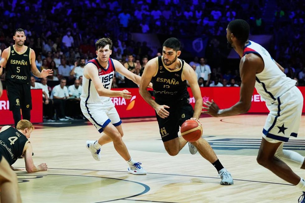Archivo - El jugador de los Memphis Grizzlies Santi Aldama durante un partido con la Selección Española.