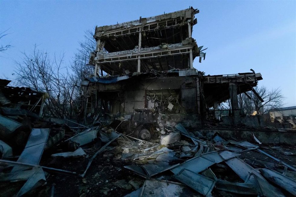 Edificio destruido por un ataque ruso en Kiev, Ucrania