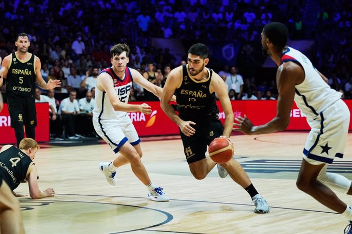 Archivo - Santi Aldama of Spain in action during City of Malaga Tournament for the Centenary of the FEB, basketball match played between Spain and USA at Palacio de Deportes Jose Maria Martin Carpena on August 13, 2023, in Malaga, Spain.