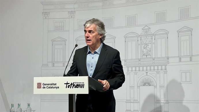 El secretario general adjunto de la Associació Catalana de Municipis (ACM), Sergi Penedès, en una comparecencia ante los medios en el Palau de la Generalitat