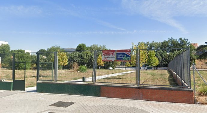 Imagem de uma das entradas da escola secundária 'Ciudad de Jaén' em Madri.