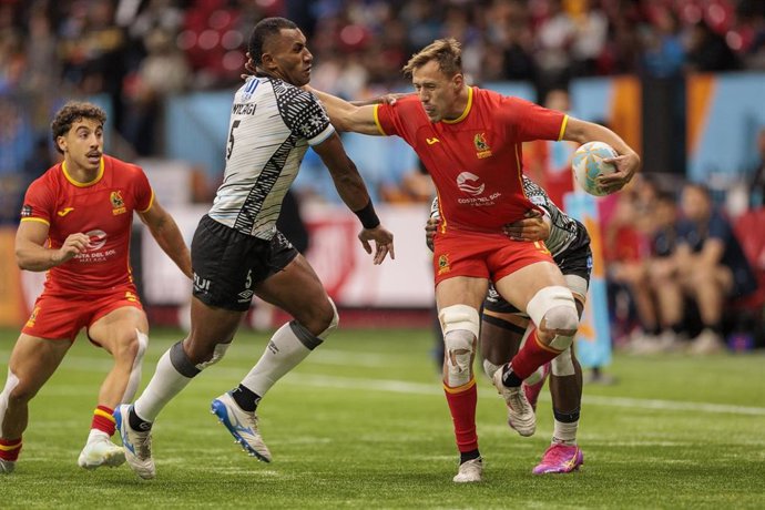 Los jugadores de Fiji y España durante el partido por el bronce en las SBC SVNS de Vancuver.
