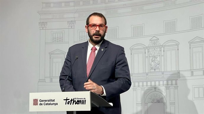 El presidente de la Federación de Municipios de Catalunya (FMC), David Bote, en una comparecencia ante los medios en el Palau de la Generalitat