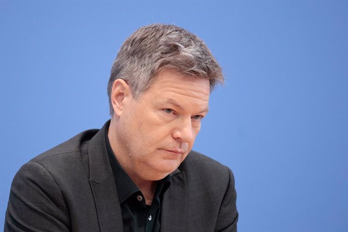 24 February 2025, Berlin: Robert Habeck (Alliance 90/The Greens), Federal Minister for Economic Affairs and Climate Protection and candidate for Chancellor, speaks at a press conference at the Federal Press Conference Center. The day before, the early ele