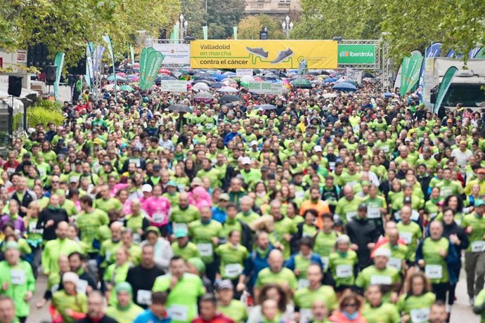 Archivo - Decenas de personas participan en la XIII Valladolid en Marcha contra el Cáncer, a 27 de octubre de 2024, en Valladolid, Castilla y León (España).