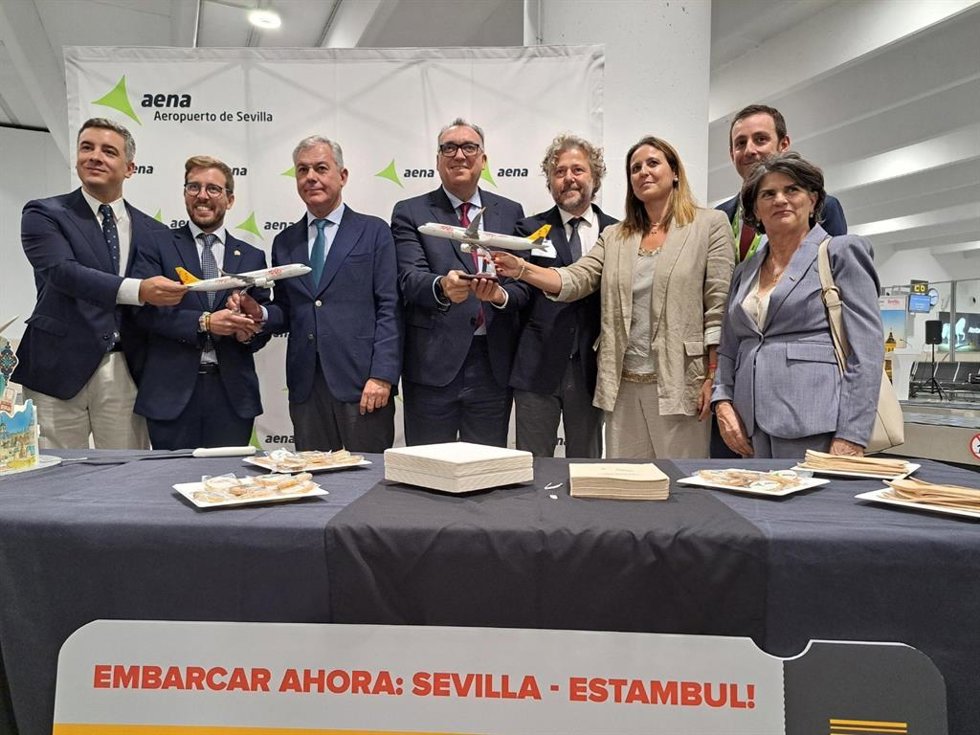 Archivo - Presentación de la nueva ruta entre la ciudad turca de Estambul y Sevilla