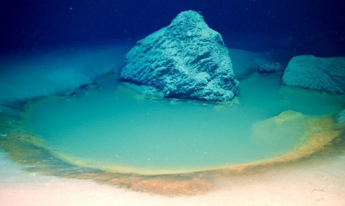 Localizadas a mais de um quilômetro de profundidade, as piscinas de salmoura do NEOM são o lar de um registro de 2.000 anos de chuvas e inundações repentinas sem igual na Arábia.