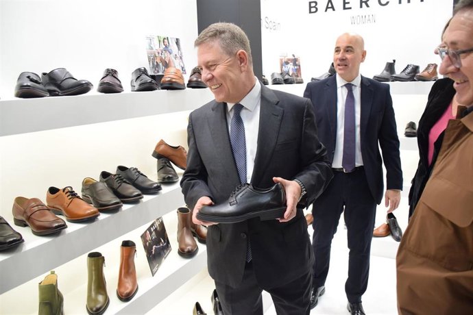 El presidente de Castilla-La Mancha, Emiliano García-Page, ha asistido en Milán (Italia), a la 99ª Edición de la Feria del Calzado MICAM Milano