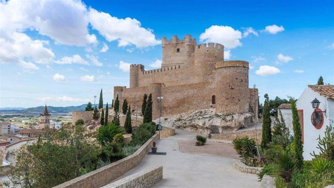 Archivo - Castillo de la Atalaya en Villena (Alicante), en una imagen de archivo.