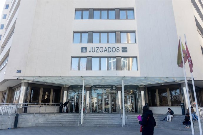 Archivo - Puerta de entrada de la Sede General de los Juzgados en Plaza de Castilla, 1, a 13 de enero de 2025, en Madrid (España).