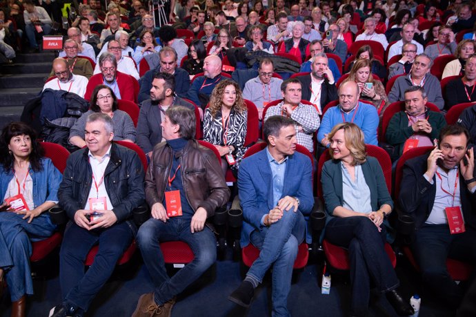 (I-D) La ministra de Igualdad, Ana Redondo, el secretario de Organización del PSOE, Santos Cerdán, el secretario general del PSOE de Castilla y León, Carlos Martínez, el secretario general del PSOE y presidente del Gobierno, Pedro Sánchez, la ministra 