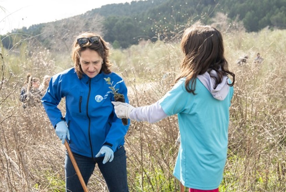 Sanitas y WWF plantan 9.000 árboles en la zona norte del Parque del Sureste (Madrid)para impulsar hábitos saludables