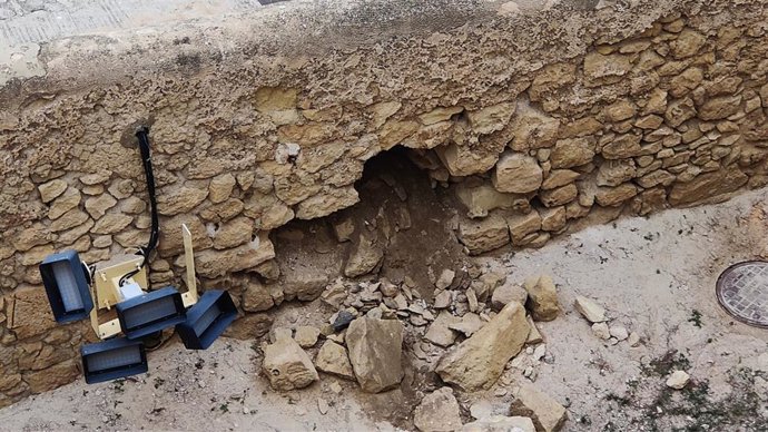 Compromís pide a Cultura evaluar el "mal estado" del castillo de Santa Bárbara, "sin plan director actualizado".