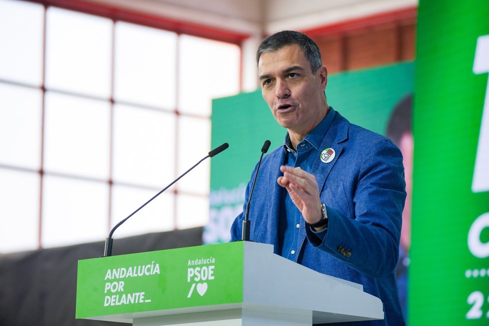El secretario general del PSOE y presidente del Gobierno, Pedro Sánchez, en la clausura del XV Congreso Regional del PSOE de Andalucía. A 23 de febrero de 2025 en Granada, Andalucía (España).