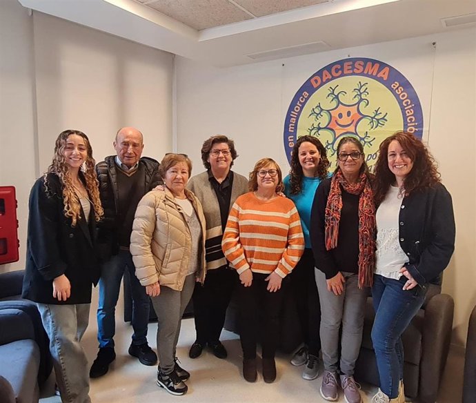 La consellera de Familias y Asuntos Sociales, Catalina Cirer, visita el nuevo centro de la Asociación de Daño Cerebral Sobrevenido de Mallorca (Dacesma)