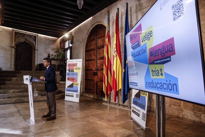 El president de la Generalitat valenciana, Carlos Mazón, intervé durant la presentació de la campanya sobre l'elecció de la llengua base en els centres educatius 