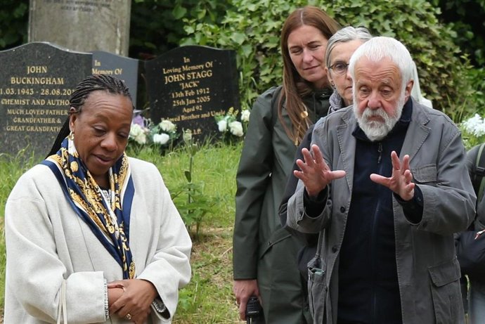 Mike Leigh: "Me han llegado a decir '¿Qué hace un blanco haciendo una película sobre negros?'"