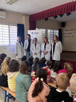 Los doctores Carlos Hermoso, Florencia Silvestrini, Pia Mateu, Enrique Sánchez y Juan Pérez tomaron parte en Aula Salud Colegios, iniciativa dirigida a niños y adolescentes enmarcada en el proyecto Vithas Aula Salud Colegios.
