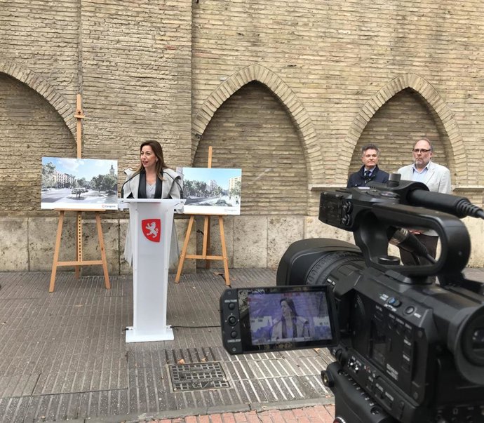 La alcaldesa de Zaragoza, Natalia Chueca, explica la reforma de la plaza San Miguel y el Coso
