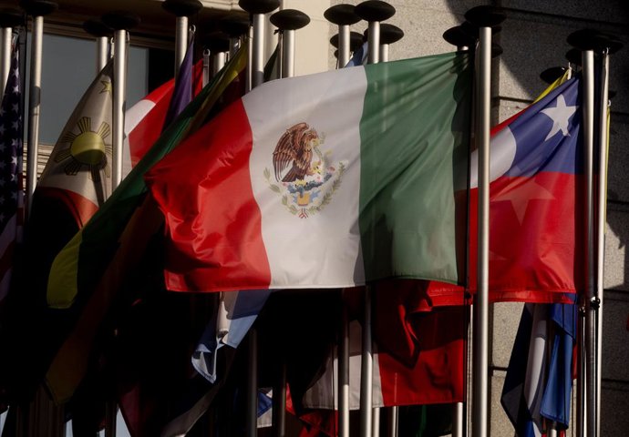 Archivo - La bandera de México