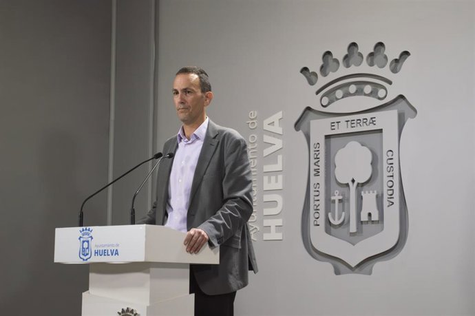 Archivo - El segundo teniente alcalde de Economía y Hacienda del Ayuntamiento de Huelva, Francisco Muñoz.