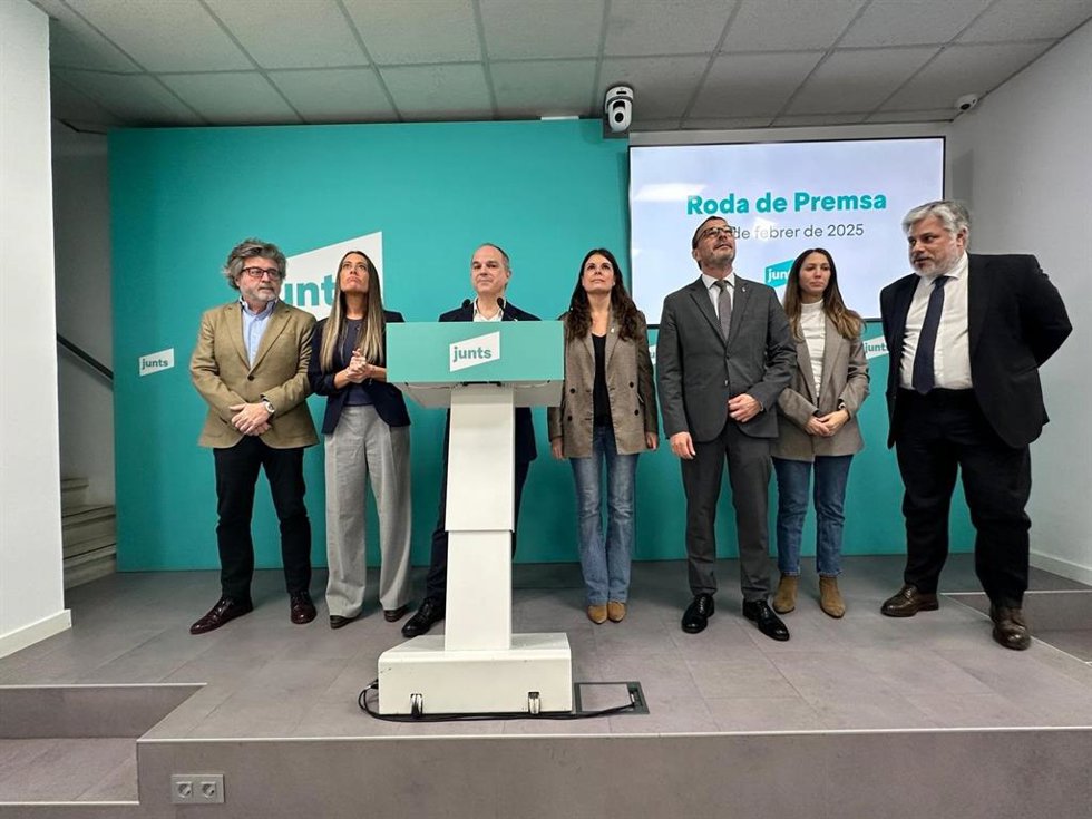 El secretario general de Junts, Jordi Turull, en una rueda de prensa junta a la Ejecutiva del partido.