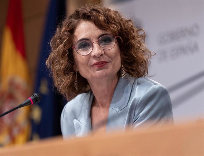 La vicepresidenta primera y ministra de Hacienda, María Jesús Montero, durante una rueda de prensa, en el Ministerio de Hacienda, a 24 de febrero de 2025, en Madrid (España). 