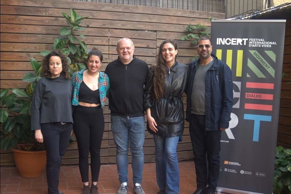 La directora del Festival Incert, Teresa Palop, la música Eli Pons, el presidente de la ACP, Xavier Cutillas, la música Irene Zugaza y el director y músico Iyad Staiti.