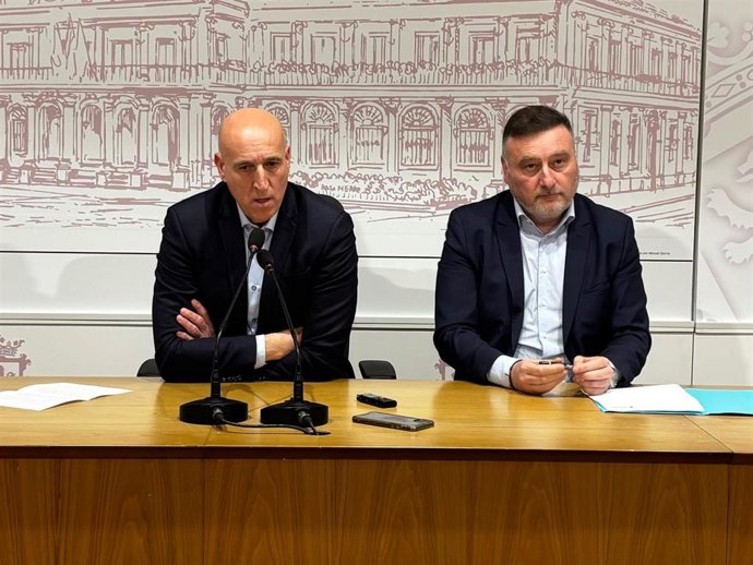 El alcalde de León con el presidente de las agencias de viaje.