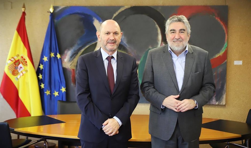 Rafael Louzán junto a José Manuel Rodríguez Uribes tras reunirse en el CSD