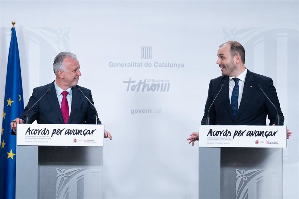 El ministro de Política Territorial y Memoria Democrática, Ángel Víctor Torres, y el conseller de la Presidncia de la Generalitat, Albert Dalmau