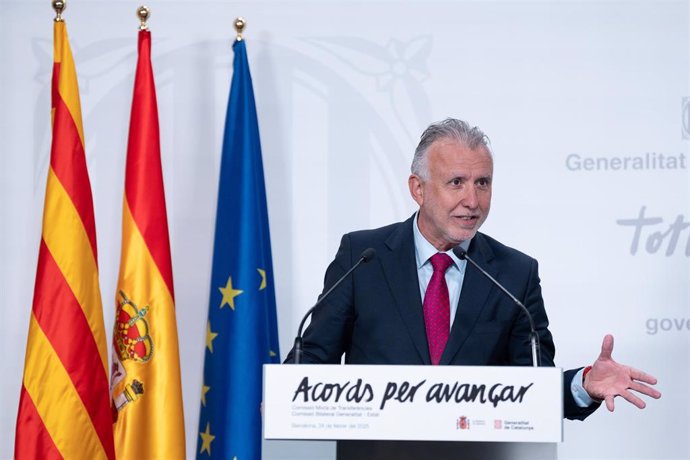 El ministro de Política Territorial y Administración Pública, Ángel Víctor Torres, en una rueda de prensa en la Generalitat de Catalunya tras la Comisión Bilateral