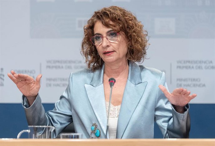 La vicepresidenta primera y ministra de Hacienda, María Jesús Montero, durante una rueda de prensa, en el Ministerio de Hacienda, a 24 de febrero de 2025, en Madrid (España). Durante su comparecencia, Montero, ha anunciado que el ministerio de Hacienda va