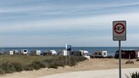 Elche anuncia la prohibición de vehículos de más de 2,2 de ancho cerca de playas para evitar acampadas