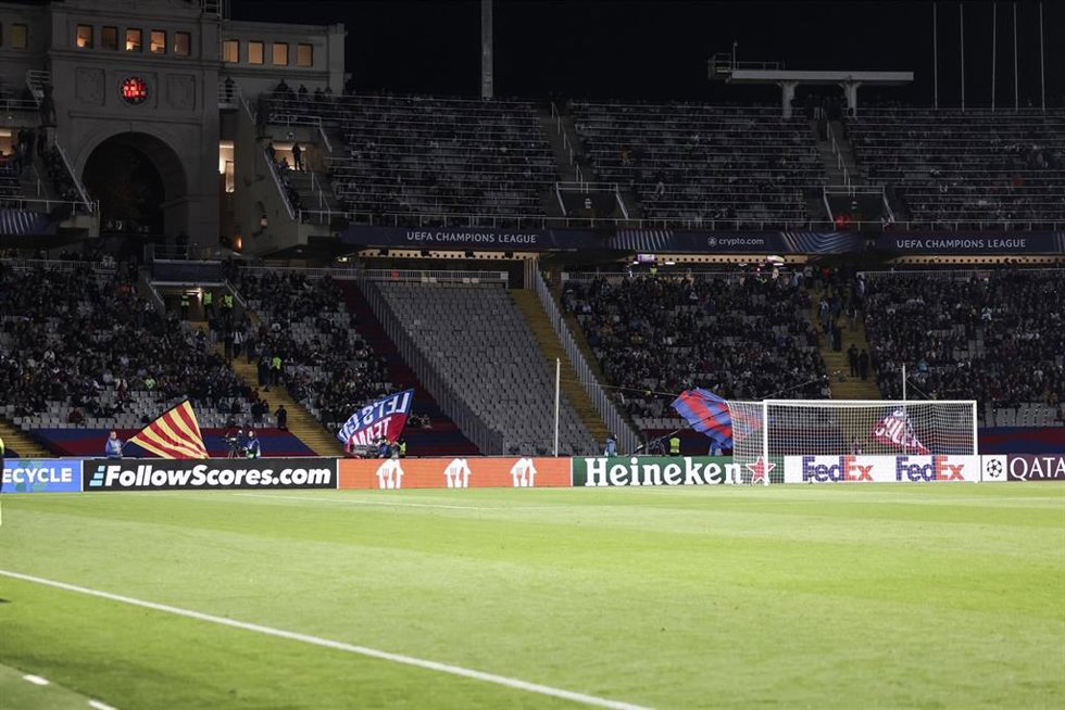 Archivo - Espacio vacío en la antigua Grada de Animación del FC Barcelona en el Estadi Olímpic Lluís Companys