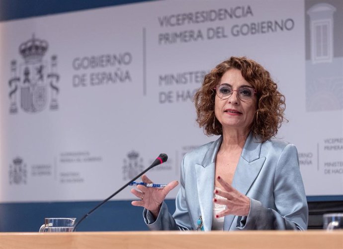 La vicepresidenta primera y ministra de Hacienda, María Jesús Montero, durante una rueda de prensa, en el Ministerio de Hacienda, a 24 de febrero de 2025, en Madrid (España). Durante su comparecencia, Montero, ha anunciado que el ministerio de Hacienda va