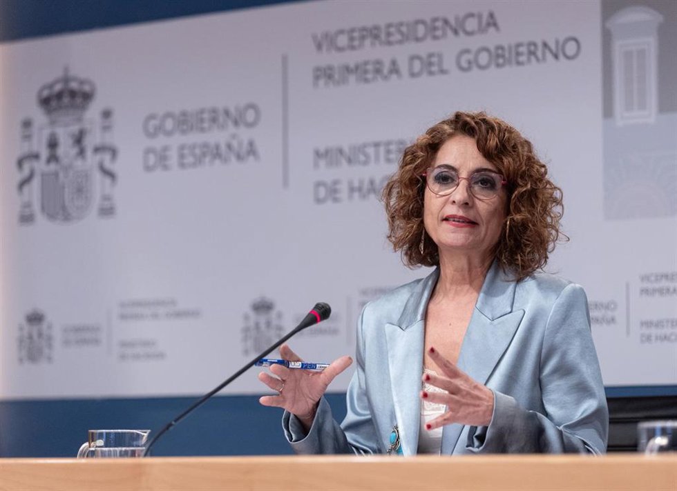La vicepresidenta primera y ministra de Hacienda, María Jesús Montero, durante una rueda de prensa, en el Ministerio de Hacienda, a 24 de febrero de 2025, en Madrid (España). Durante su comparecencia, Montero, ha anunciado que el ministerio de Hacienda 