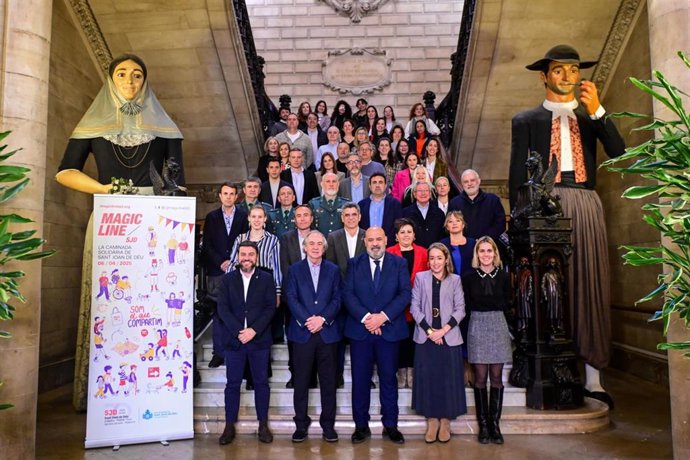 El alcalde de Palma, Jaime Martínez, participa en la presentación de la 9ª edición de la caminata solidaria Magic Line.
