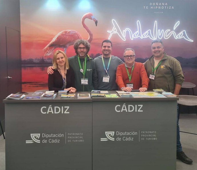 Personal del Patronato de Turismo en el aFeria Internacional de Turismo Ornitológico (FIO)